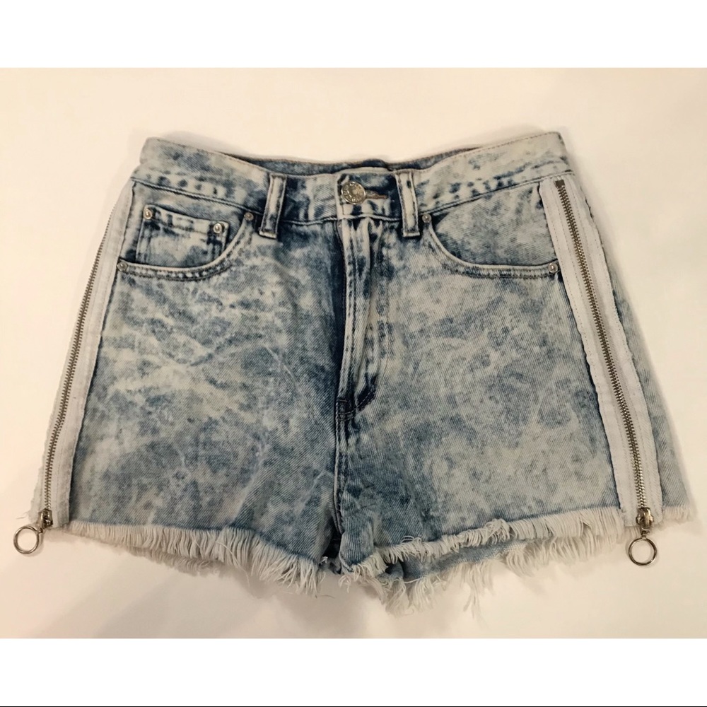 Forever 21 Zip up High Rise Acid Wash Short Shorts